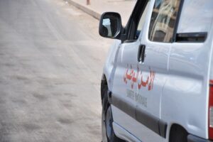 أمن طنجة يوقف مشتبهًا فيه بعد حادثة سير بحي المرابط وسرقة سيارة أجرة تحت التهديد بالسلاح الأبيض